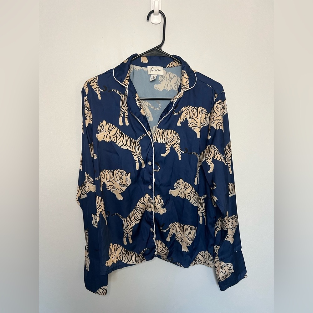 Averie Lion print pajama long sleeve button up top (Top only) size M color Blue - Picture 5 of 12